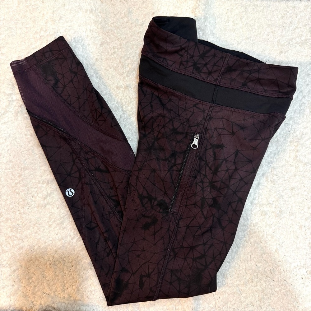 Lululemon Size 4 High Rise Leggings Burgundy Black Print Mesh Zip Pockets